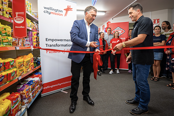 Cutting ribbon to open social supermarket